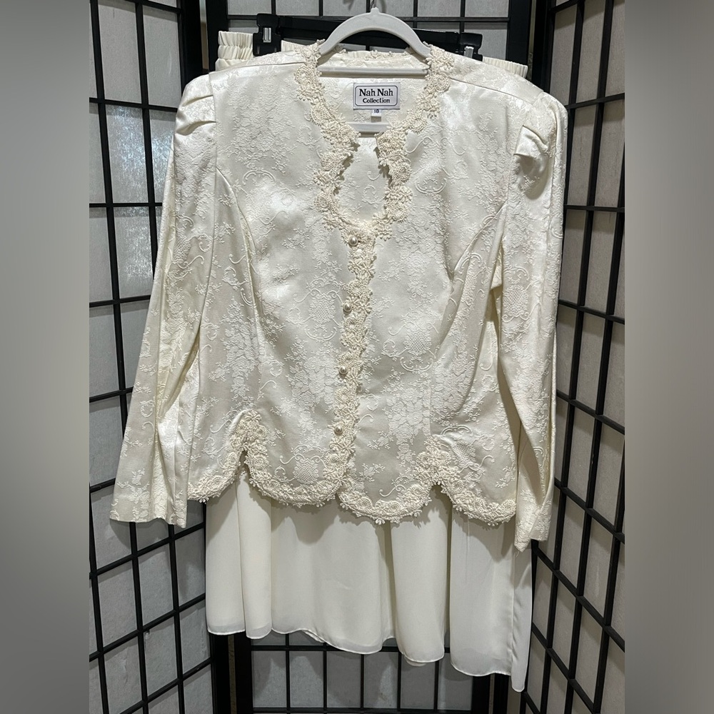 Nah Nah Collection VINTAGE Ivory Lace Jacket and Skirt Set WOMEN SIZE 18